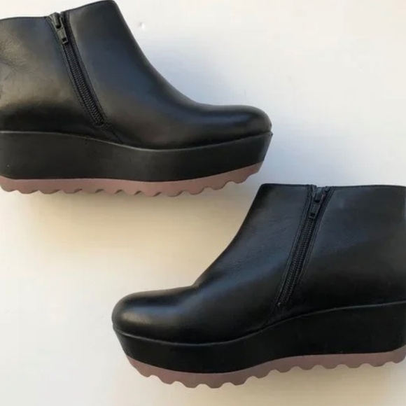 Laika Black ankle boots with mauve sole - Picture 2 of 12